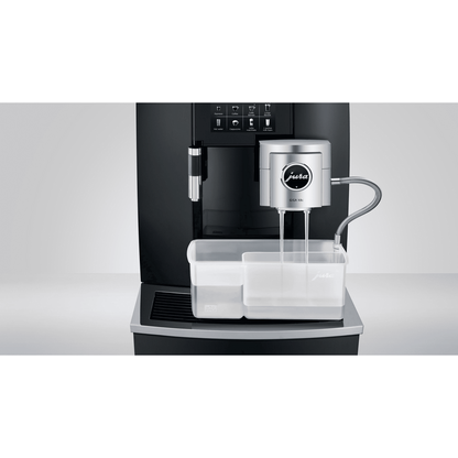 JURA GIGA X8c – de beste volautomatische koffiemachine voor professioneel gebruik, met nieuw binnenwerk, robuuste combi-uitloop en intuïtieve touch display. Inclusief gratis dealerpakket.