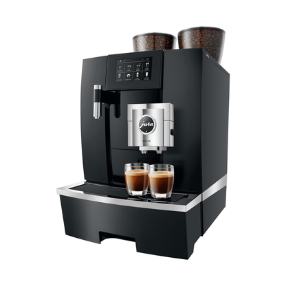 JURA GIGA X8c – de beste volautomatische koffiemachine voor professioneel gebruik, met nieuw binnenwerk, robuuste combi-uitloop en intuïtieve touch display. Inclusief gratis dealerpakket.
